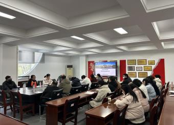 122cc太阳集成游戏召开传媒类专业发展研讨会